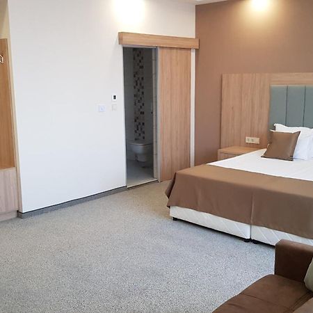 Sps Hotel Plovdiv Esterno foto