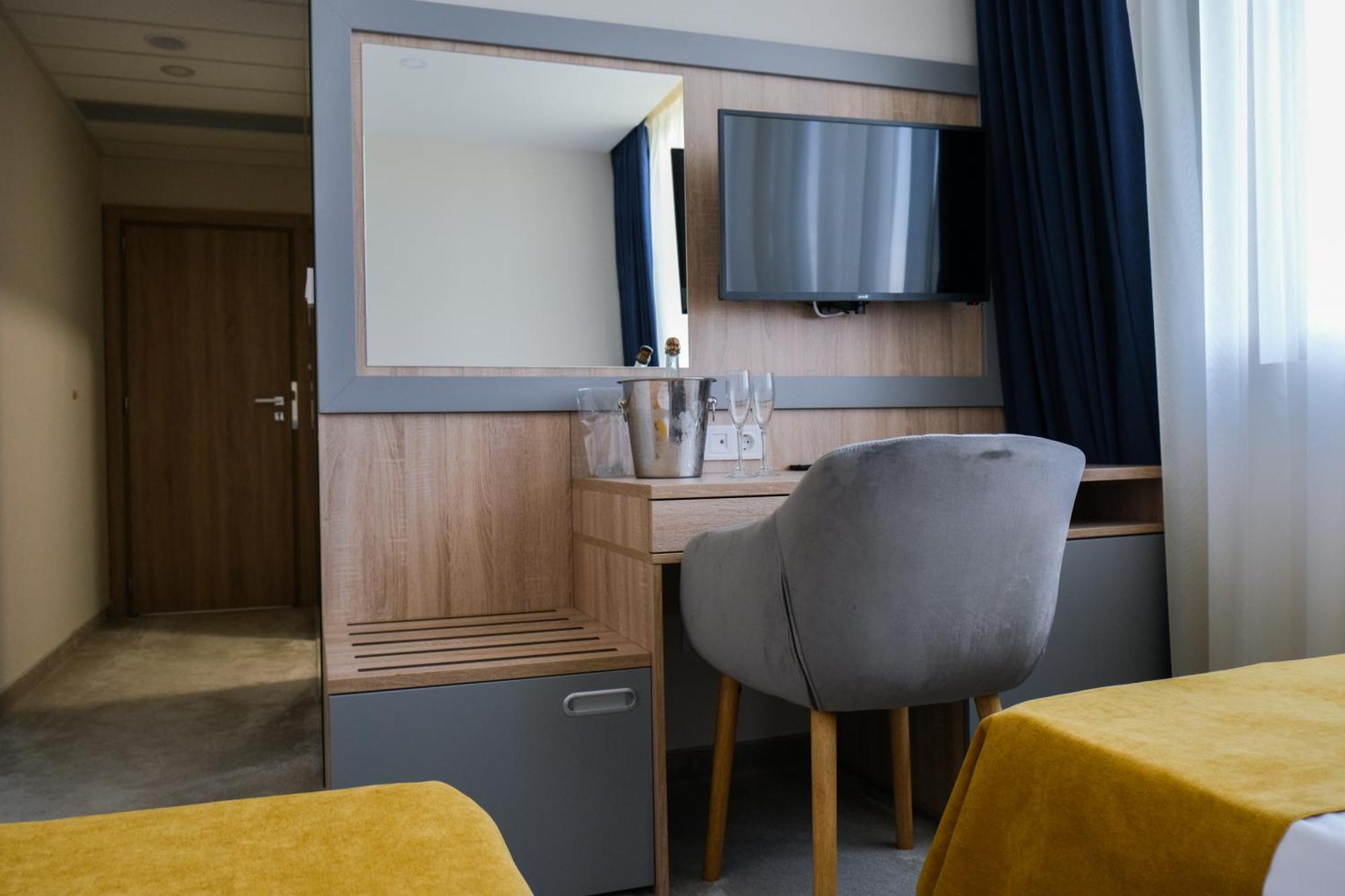Sps Hotel Plovdiv Esterno foto